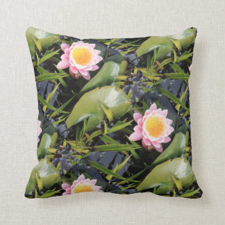 Coussin de jet d'étang de lis par pour tous que
