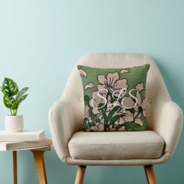 Coussin de jet vert à fleurs roses (Sophisticated monogramed throw pillow with an elegant floral design. 
)