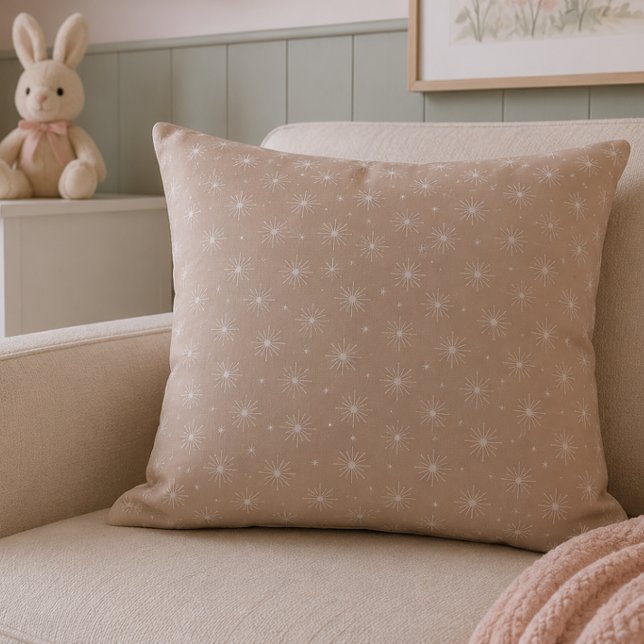 Coussin de jetée pour nurserie Fleur rose tendre (Elegant blush nursery throw pillow for a cozy, modern baby room with timeless Scandinavian style.)