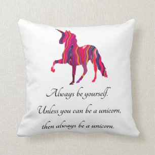 Coussin de licorne avec l'énonciation mignonne