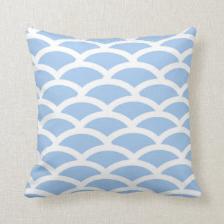 Coussin de motif de feston de bleu et de blanc