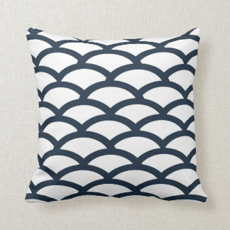 Coussin de motif de feston de bleu marine et de