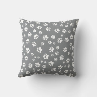 Coussin de motif de pattes de chiot mignon