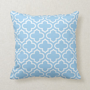 Coussin de motif de Quatrefoil dans le bleu de