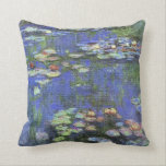 Coussin de nénuphars de Monet<br><div class="desc">Les NÉNUPHARS de MONET ceci est un détail de l'eau de Claude Monet peignant lilly,  "Le Bassin Nympheas aux.",  peint en 1919 dans son jardin chez Giverny,  France.</div>