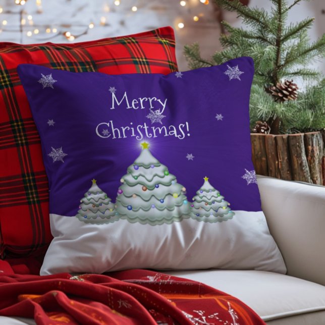 Coussin de Noël en forme de sapin enneigé violet (Purple Christmas Tree Throw Pillow)