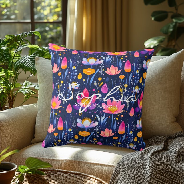 Coussin de nom floral personnalisé Inspirant (Créateur téléchargé)