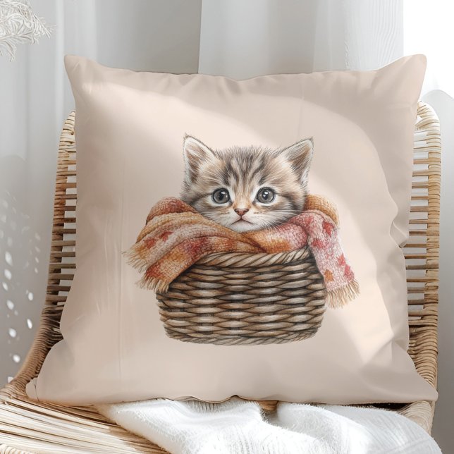 Coussin de panier confortable - Édition crème chau (Cozy Basket Cat Pillow – Warm Cream Edition in a sunny boho rattan chair)