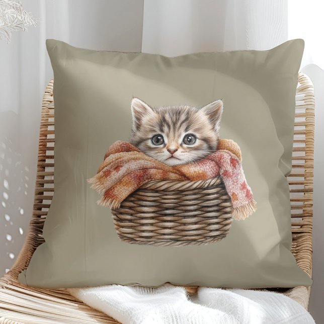 Coussin de panier confortable - Olive Taupe Editio (Cozy Basket Cat Pillow – Olive Taupe Edition in a sunny boho rattan chair.)
