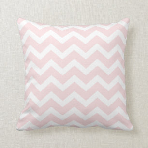 Coussin de rayure de Chevron de roses pâles