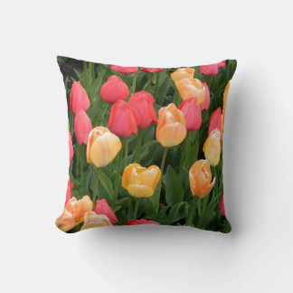 Coussin de tulipe (rouge et jaune)