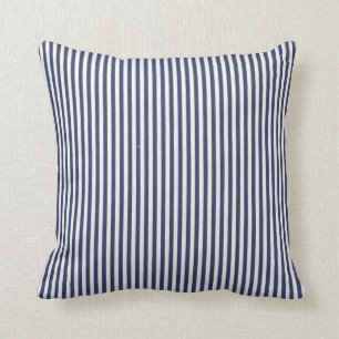 Coussin Décor bleu et blanc de préparation pour la plage