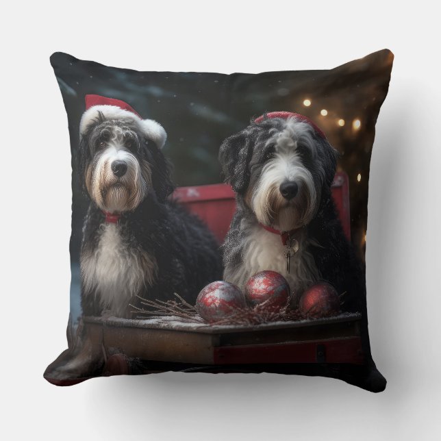 Coussin Décor de Noël Bernedoodle Snowy Sleigh (Recto)