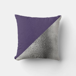 Coussin Décorateur métallique violet et argenté