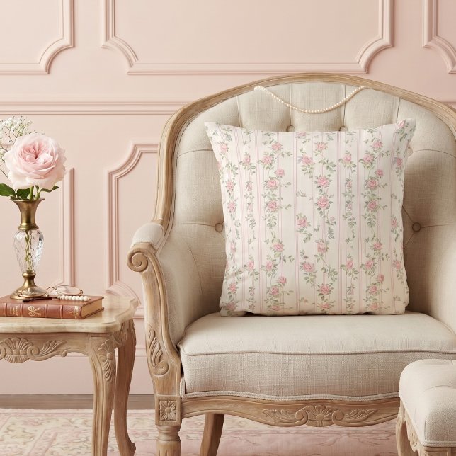 Coussin décoratif à motif de rose florale rose (elegant feminine girly pink coquette rose floral pattern throw pillow)