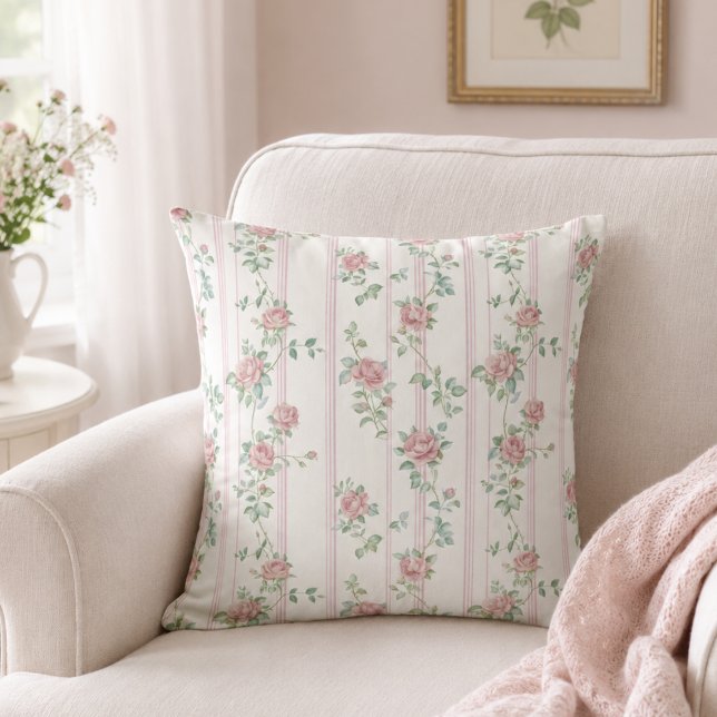 Coussin décoratif à motif de rose florale rose (elegant classic vintage grandmillennial pink coquette rose floral throw pillow)
