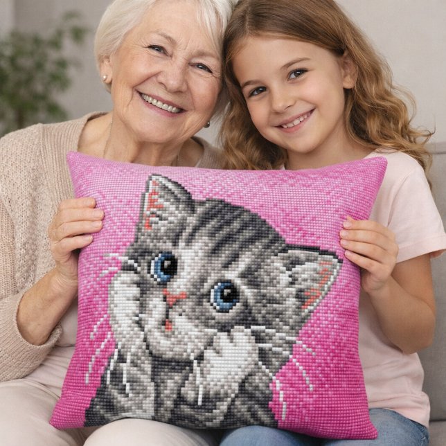 Coussin décoratif au point de croix avec un petit  (Créateur téléchargé)