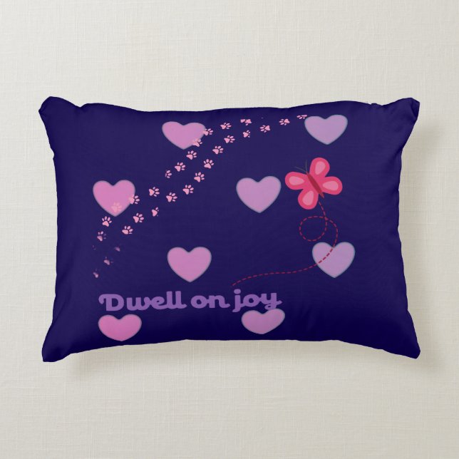 coussin décoratif avec cœurs et empreintes de patt (Devant)