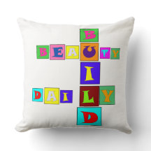 Coussin décoratif BUILD BEAUTY DAILY