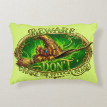 Coussin décoratif cosy avec citation de sorcières