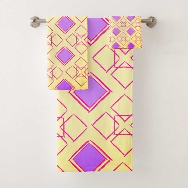 Coussin décoratif jeté avec des carrés violets (En situation)