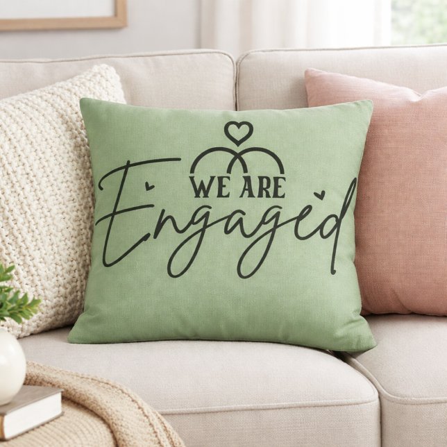 Coussin Décoration d'annonce de fiançailles Vert Sauge (Créateur téléchargé)