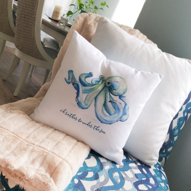 Coussin Décoration de maison de plage Plaid océan (Beach house decor watercolor blue octopus art by Victoria Grigaliunas of Do Tell A Belle)
