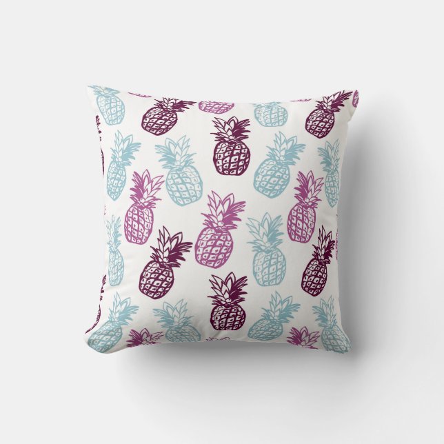 Coussin Decorative pillow with a modern minimalist design. (Recto)