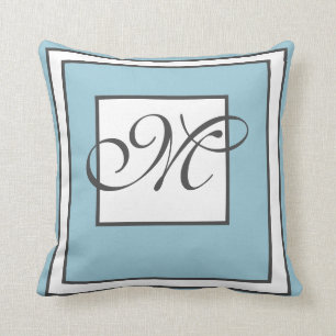 Coussin Décoré d'un monogramme classique