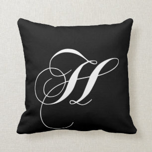 Coussin décoré d'un monogramme de concepteur blanc