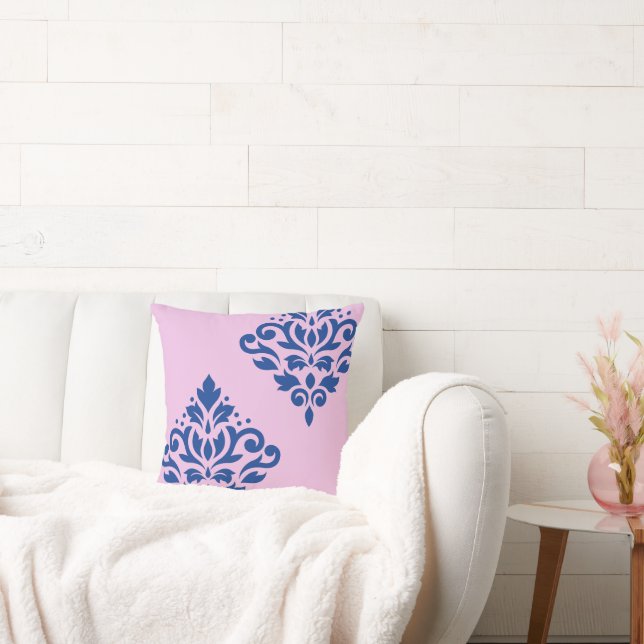 Coussin Défiler Damas Art I Bleu sur rose (Canapé)