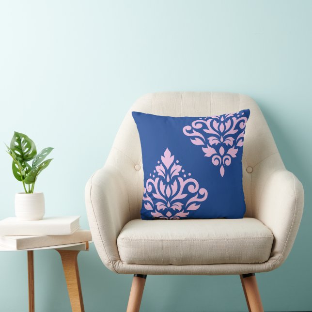 Coussin Défiler Damas Art I rose sur bleu (Chaise)