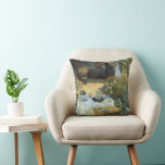Coussin Déjeuner de Claude Monet, impressionnisme Vintage<br><div class="desc">Le Luncheon (1876) de Claude Monet est un tableau vintage de la nature aux beaux-arts de l'impressionnisme qui présente un déjeuner pique-nique de printemps dans le jardin avec thé de l'après-midi. Un enfant joue tranquillement sur le sol avec des jouets. À propos de l'artiste : Claude Monet (1840-1926) est un...</div>