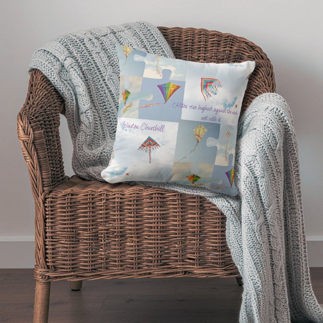 Coussin Delaware Kites Throw Pillow – Inspirational Quote  (The coastal state of Delaware is a great place to fly kites. Bring this fun accessory to your home! )