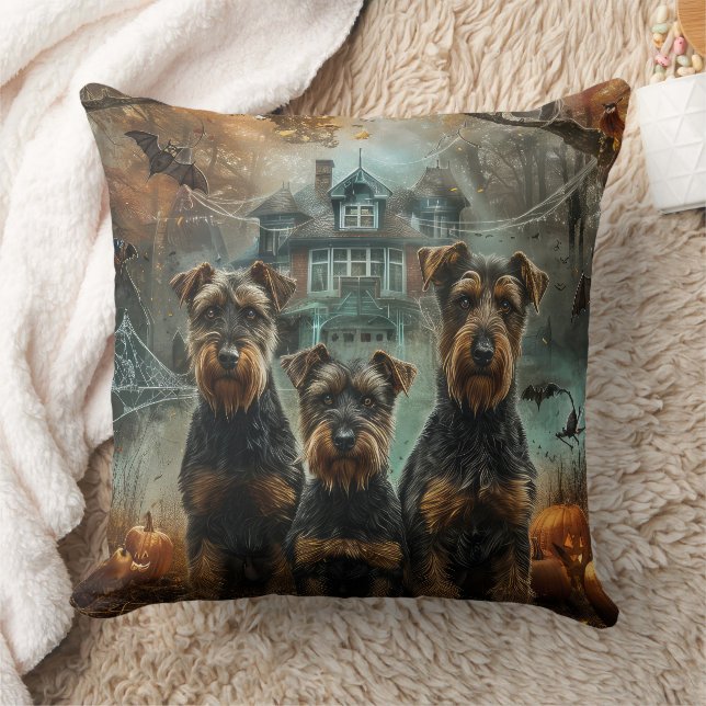 Coussin Délice Canin de la Nuit d'Halloween d'Airedale (Couverture)