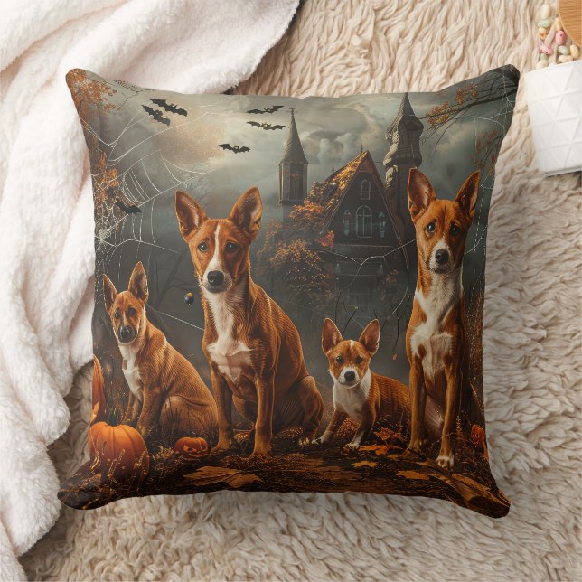 Coussin Délice de nuit d'Halloween pour Basenji (Couverture)