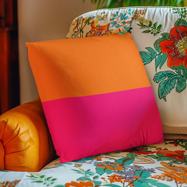 Coussin Demi-orange et rose vif (Half Orange and Bright Pink Throw Pillow)