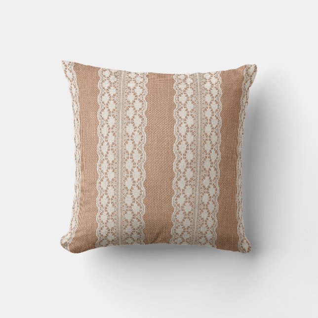 Coussin Dentelle blanche sur la texture Brown du Burlap (Recto)