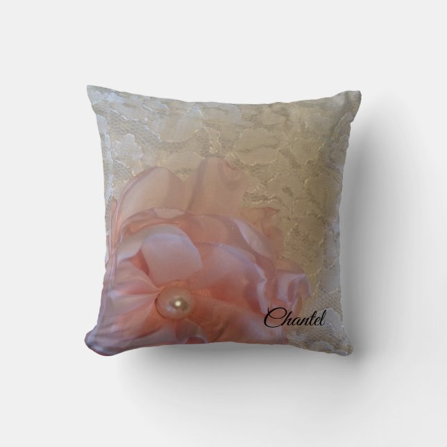 Coussin Dentelle Romantique et Rose Rose (Recto)