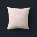 Coussin Dentelle rose jolie fille pastel bébé mariage<br><div class="desc">C'est un beau faux coussin rose pastel doux.  Si joli pour la chambre d'une fille,  la nurserie.</div>