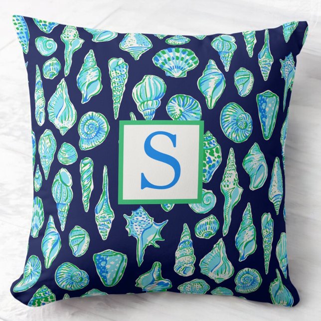 Coussin Des coquilles de mer de Preppy sur un monogramme A (Créateur téléchargé)