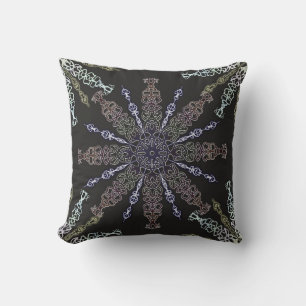 Coussin Des flocons de neige ouvrés sur le noir.
