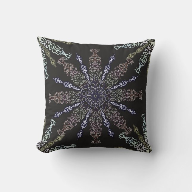 Coussin Des flocons de neige ouvrés sur le noir. (Recto)
