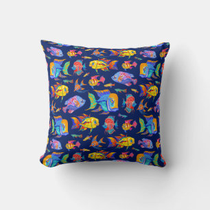 Coussin Des poissons tropicaux amusants sur bleu foncé