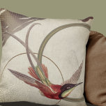 Coussin Design de colibri artistique beige | Vert<br><div class="desc">L'oreiller design et élégant est décoré dans un style artistique dans une palette de couleurs beige et taupe, rouge et vert. Un design artistique avec un joli colibri comme point focal avec des accents rouges et verts sur un arrière - plan abstrait neutre avec une composition géométrique verte et dorée...</div>