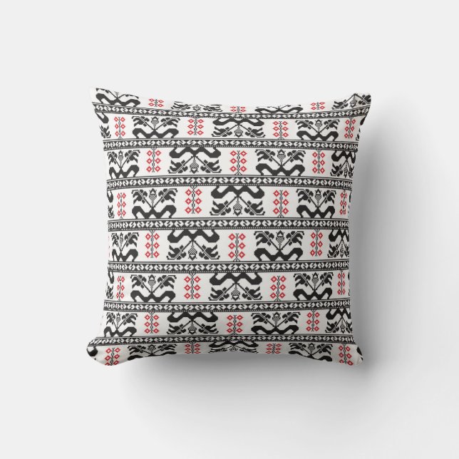Coussin Design motif sans couture inspiré du tradi roumain (Recto)