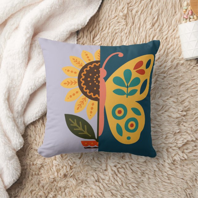 Coussin Dessin floral et papillon ludique  (Couverture)