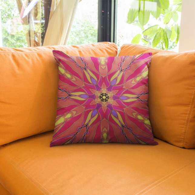 Coussin Dessin Mandala Flower rose jaune et violet (Créateur téléchargé)