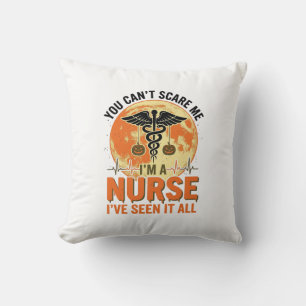 Coussin Dessin médical vintage d'infirmière drôle d'Hallow