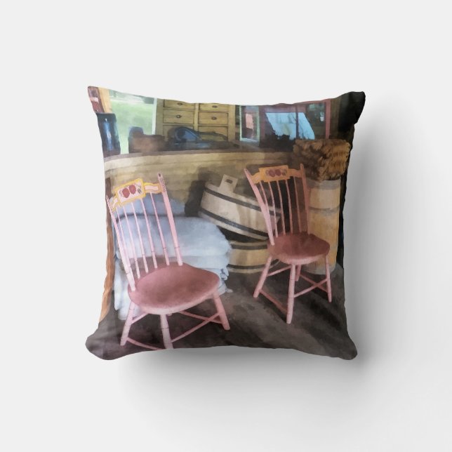 Coussin Deux chaises roses au magasin général (Recto)